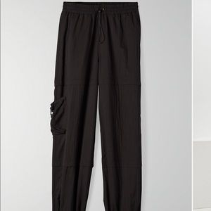 ARITIZIA NWT Tna Alameda Pant